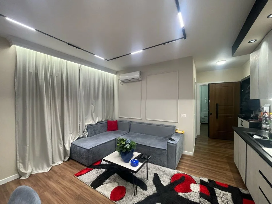 Tirane, shitet apartament 1+1 Kati 9, 65 m² (Komuna e Parisit)