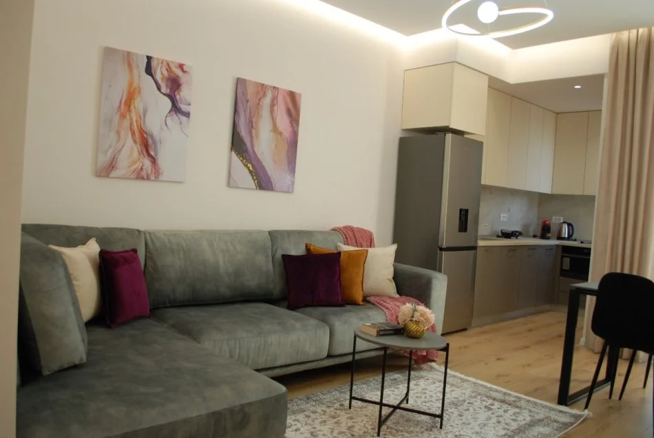 Tirane, jepet me qera apartament 2+1 Kati 8, 90 m² 1.600 € (Rruga e Kosovareve)