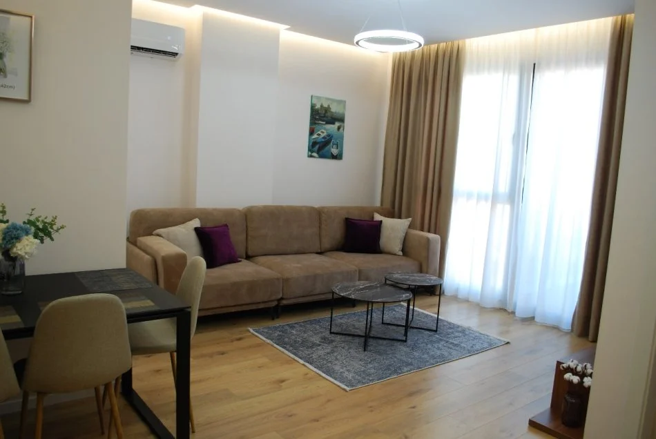 Tirane, jepet me qera apartament 1+1 Kati 5, 70 m² 1.500 € (Rruga e Kosovareve)