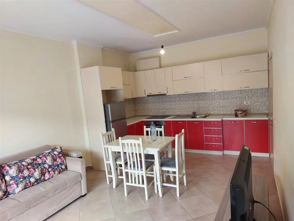 Tirane, jepet me qera apartament 1+1+Ballkon Kati 7, 70 m² 380 € (Astir, prane Ozone)