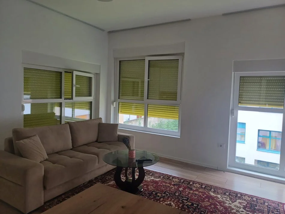 Tirane, jepet me qera apartament Kati 4, 80 m² 480 € (Kompleksi Mangalem)