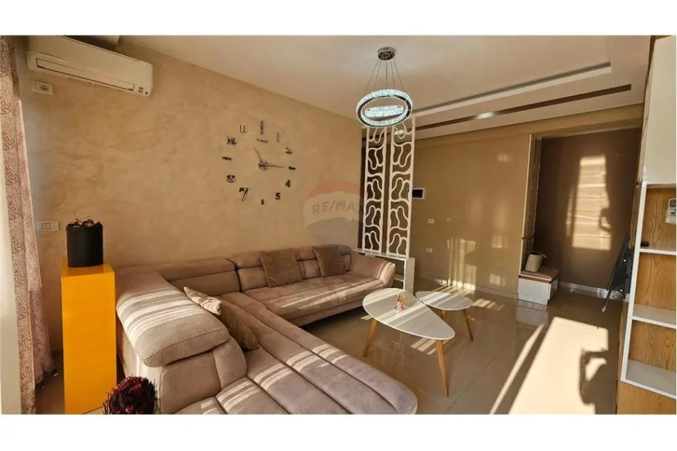 Tirane, jepet me qera apartament 2+1 , 95 m² 650 € (Kopshti Botanik)