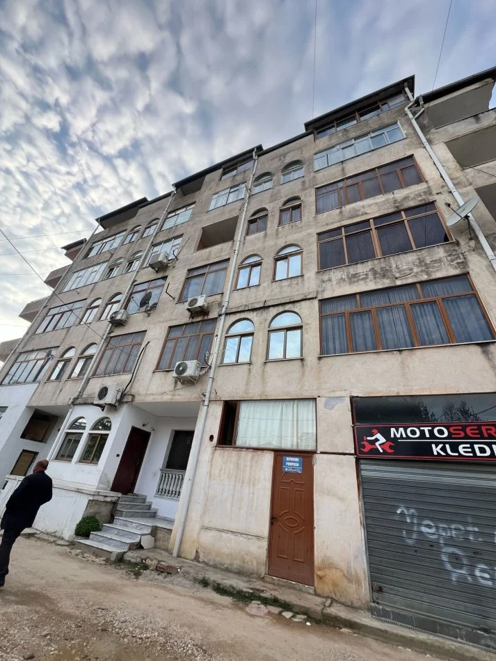 Tirane, shitet apartament 1+1+Ballkon Kati 5, 74 m² 74.000 € (Rruga Stefe Curani)