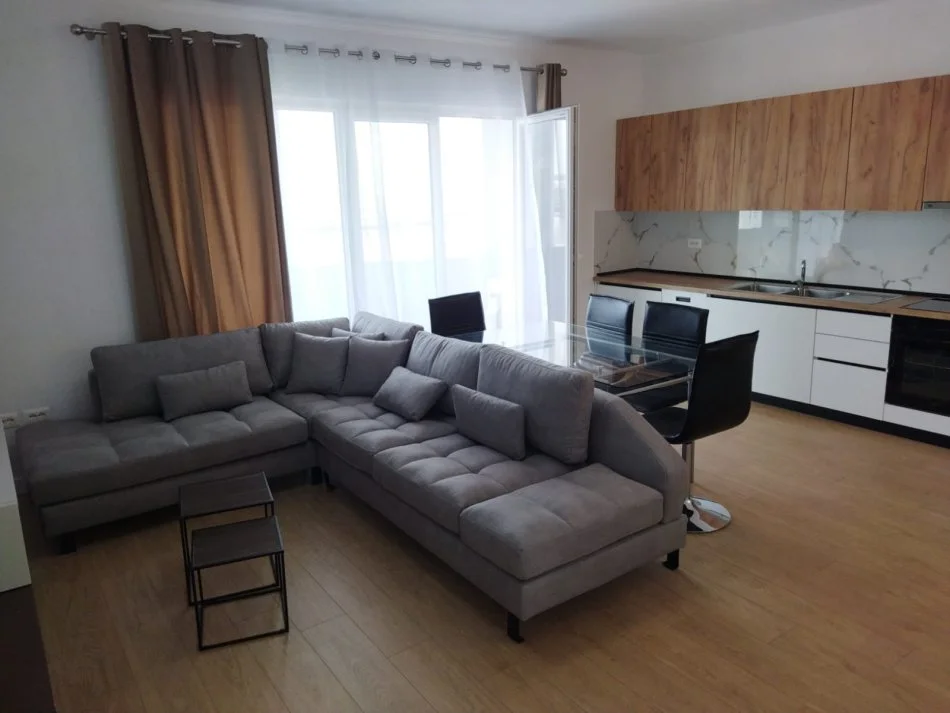 Tirane, jepet me qera apartament 2+1+Ballkon Kati 8, 100 m² 700 € (ish Fusha e Aviacionit, River Residence)