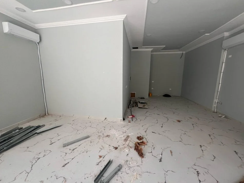 Tirane, jepet me qera ambjent biznesi Kati 0, 60 m² 1.500 € (Rruga Mine Peza)