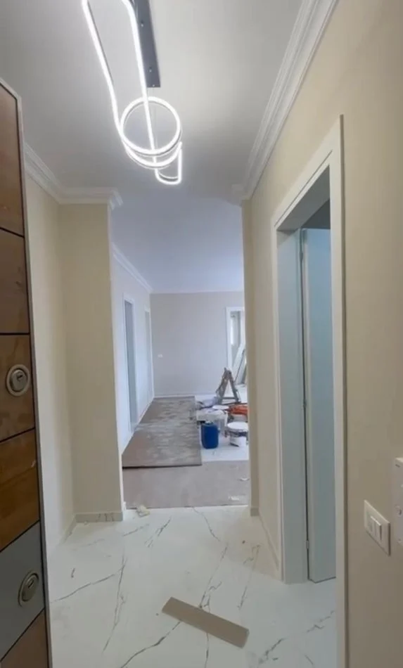 Tirane, jepet me qera ambjent biznesi Kati 4, 105 m² 1.000 € (Rruga Mine Peza)