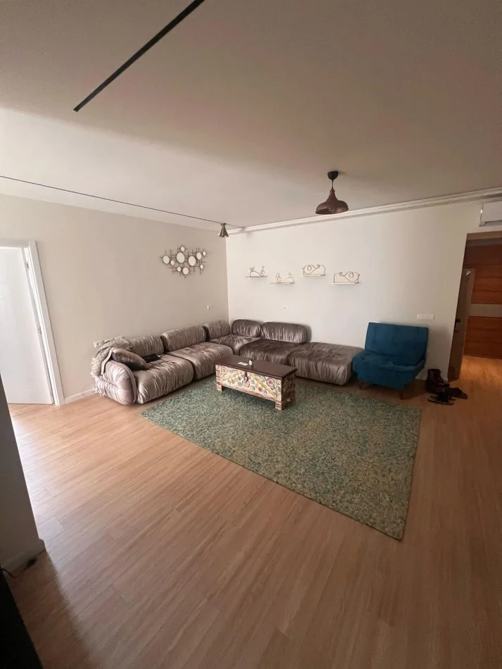 Tirane, jepet me qera apartament 2+1 Kati 5, 110 m² 950 € (Qender)