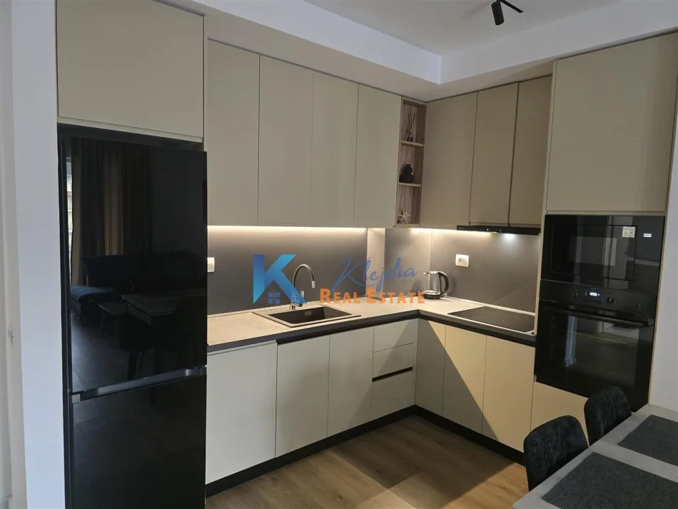 Tirane, jap me qera apartament 1+1+Ballkon Kati 6, 60 m² 450 € (Ali Dem, kompleksi Kaimi)