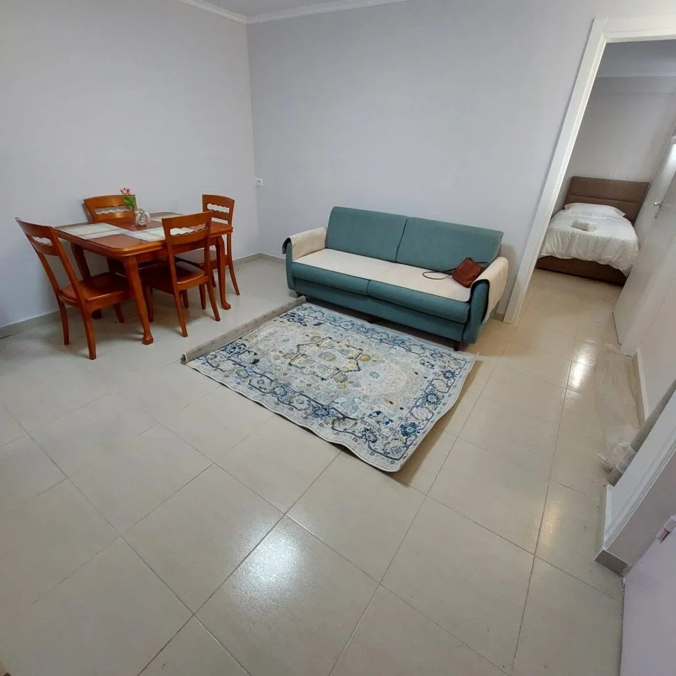 Tirane, jepet me qera shtepi 1+1 Kati 0, 50 m² 450 € (Qender)