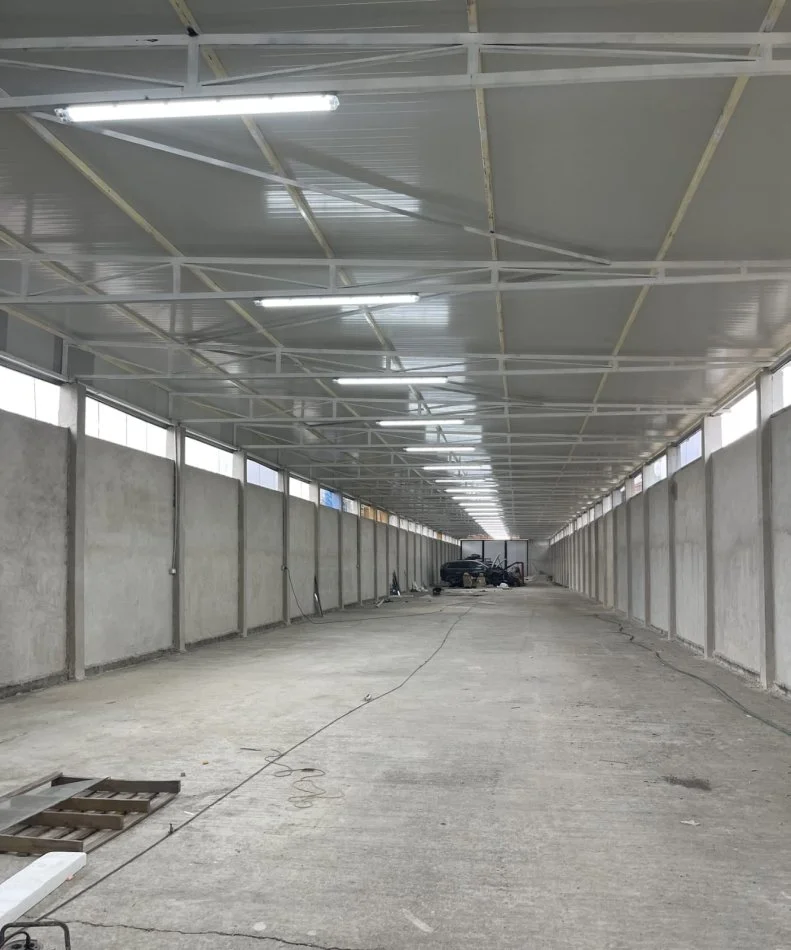 Tirane, jepet me qera magazine Kati 0, 800 m² 2.000 € (QTU)