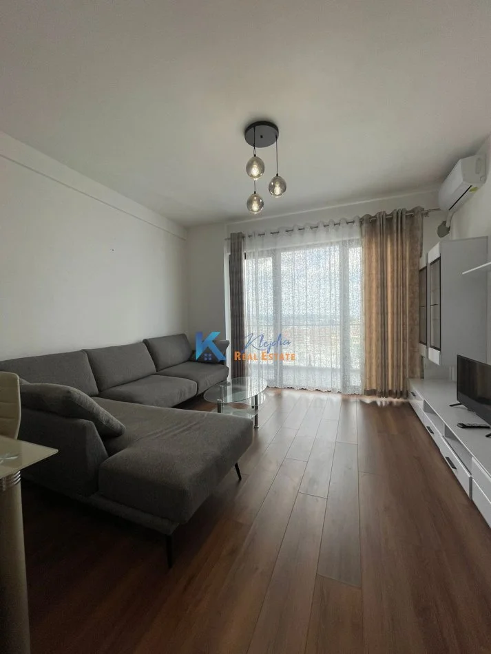 Tirane, jap me qera apartament 1+1+Ballkon Kati 10, 70 m² 580 € (Kompleksi Arlis, ne rrugen e Dibres)