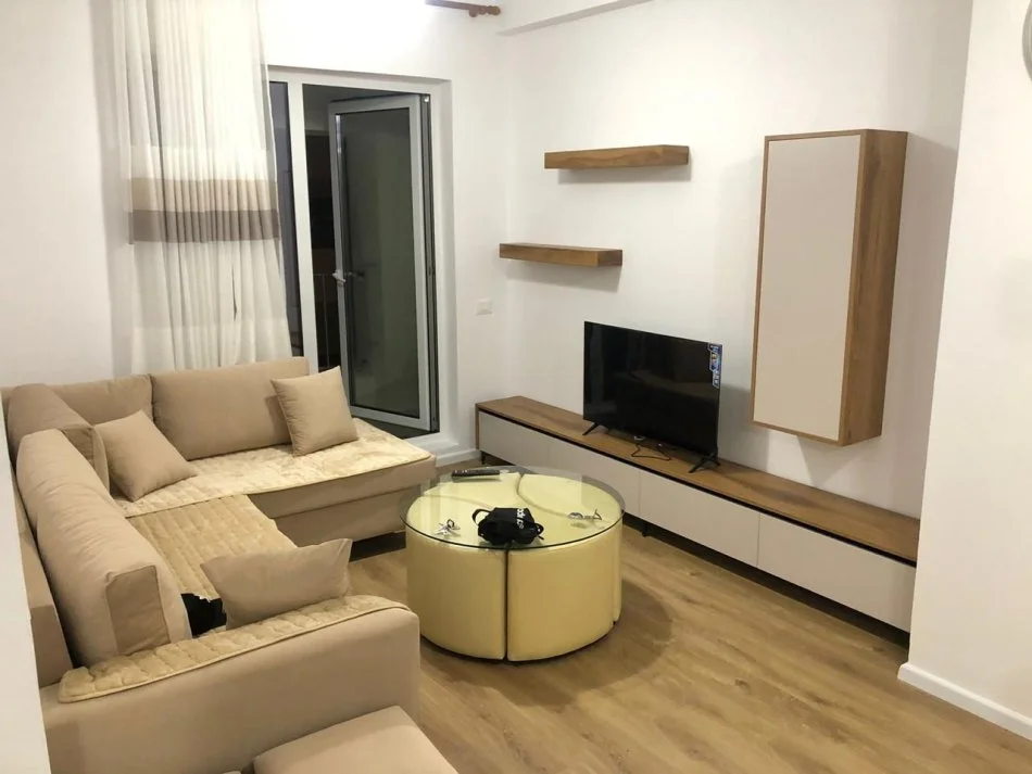 Tirane, jepet me qera apartament 1+1+Ballkon Kati 4, 60 m² 400 € (Ali Demi, Kompleksi Kaimi)