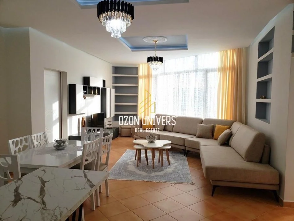 Tirane, jepet me qera apartament 1+1 Kati 4, 80 m² 600 € (Liqeni i Thatë)