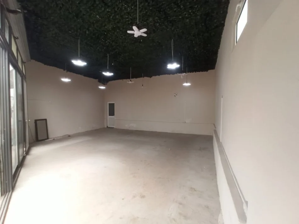 Tirane, jepet me qera ambjent biznesi Kati 0, 56 m² 700 € (Astir)