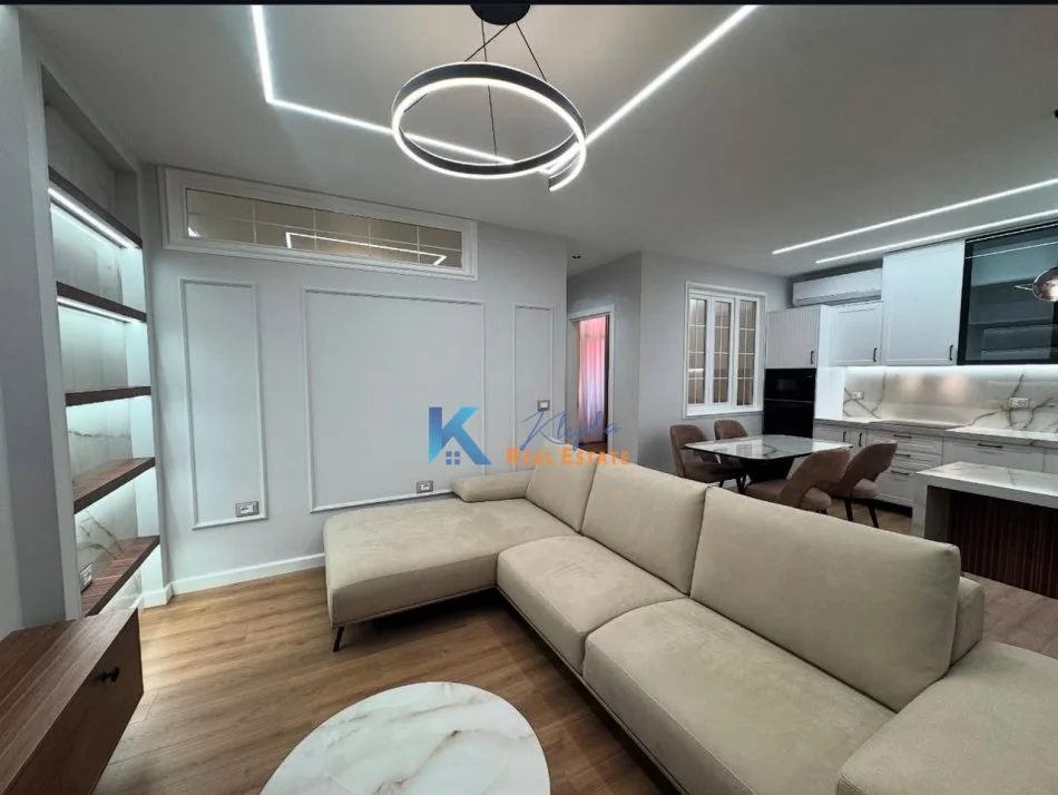 Tirane, jap me qera apartament 2+1+Ballkon Kati 5, 77 m² 900 € (Selvia, prane Supermarket Spar)