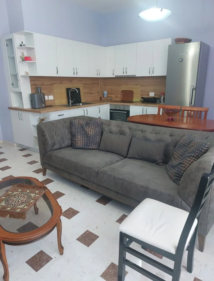 Tirane, jap me qera apartament 3+1+Ballkon Kati 1, 100 m² 800 € (Pazari i Ri)