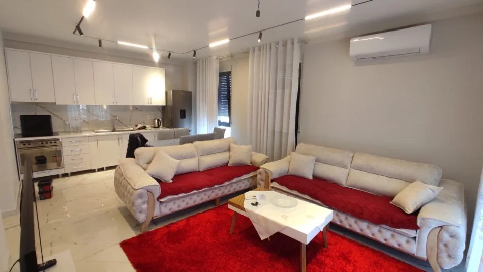 Tirane, jepet me qera apartament 2+1+Ballkon Kati 4, 110 m² 700 € (Porcelan, Kompleksi Erli)