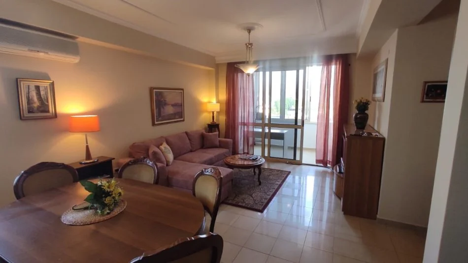 Tirane, jepet me qera apartament 2+1+Ballkon Kati 7, 100 m² 800 € (Bllok, prane Sky Tower)