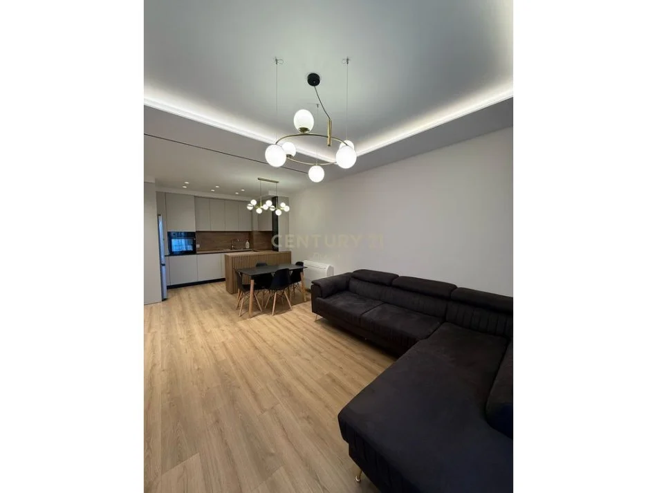 Tirane, shitet apartament 2+1 Kati 6, 111 m² 245.000 € (Xhamllik,Ish-Profarma)