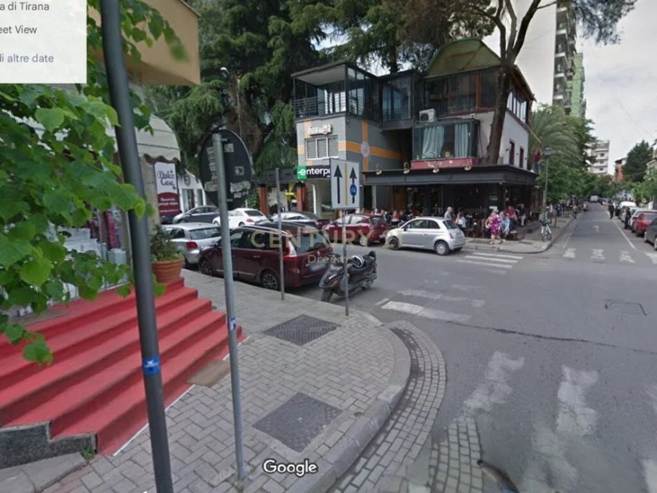 Tirane, shitet dyqan Kati 0, 106 m² 750.000 € (Ish-Bllok)