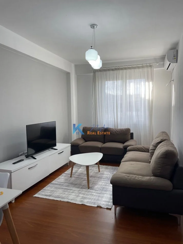 Tirane, jap me qera apartament 2+1+Ballkon Kati 8, 81 m² 600 € (21 Dhjetori, Kompleksi Star)