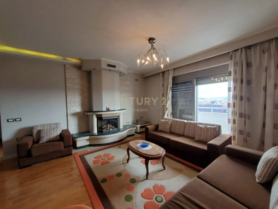 Tirane, jepet me qera apartament 2+1 Kati 7, 165 m² 650 € (Rruga Aleksander Moisiu, prane Ministrise se Kultures)