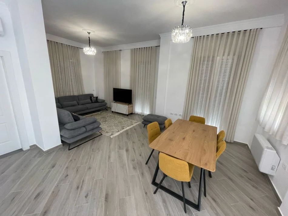 Tirane, jepet me qera Vile 3 Katshe Kati 0, 170 m² 2.500 € (Rezidenca Vila Lule)