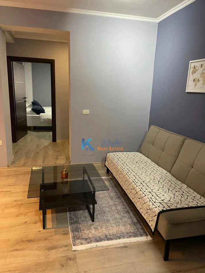 Tirane, jap me qera apartament 2+1 Kati 3, 75 m² (Laprake, afer Spitalit Ushtarak)