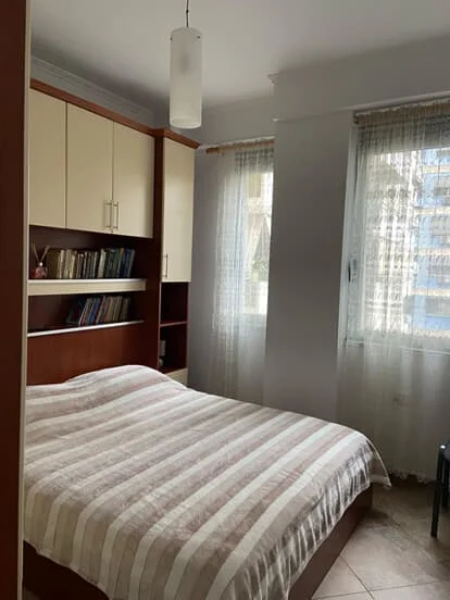 Tirane, jepet me qera apartament 2+1 Kati 3, 110 m² 600 € (Kompleksi Halili)