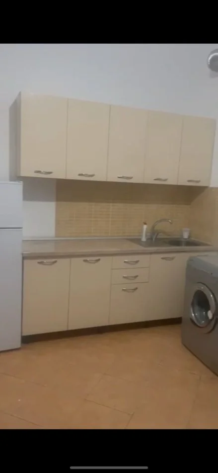 Tirane, jepet me qera shtepi 1+1 Kati 2, 40 m² 350 € (Laprak)
