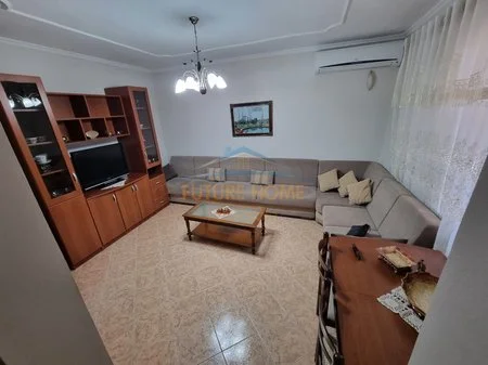 Tirane, jepet me qera apartament 2+1+Ballkon Kati 3, 74 m² 500 € (Qera, Apartament 2+1, Rruga Hoxha Tahsim, Tiranë. AREA52418)