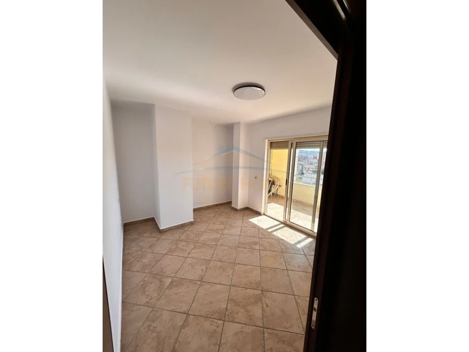 Tirane, jepet me qera apartament 2+1+Ballkon Kati 6, 115 m² 600 € (Rruga Fortuzi)