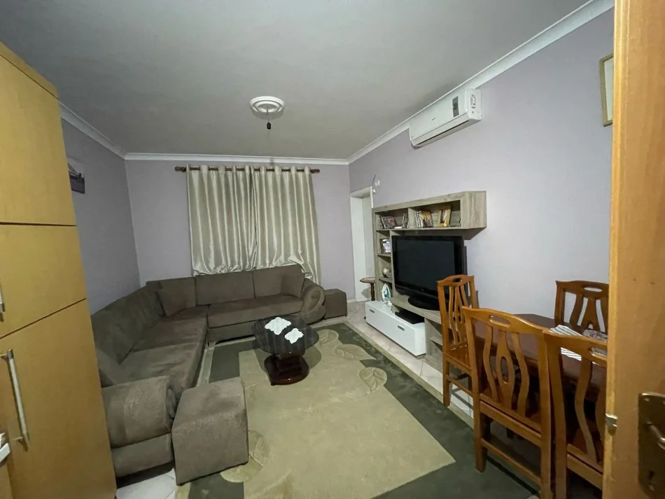 Tirane, jepet me qera apartament 2+1 Kati 4, 100 m² 380 € (Kthesa e Kamzes)