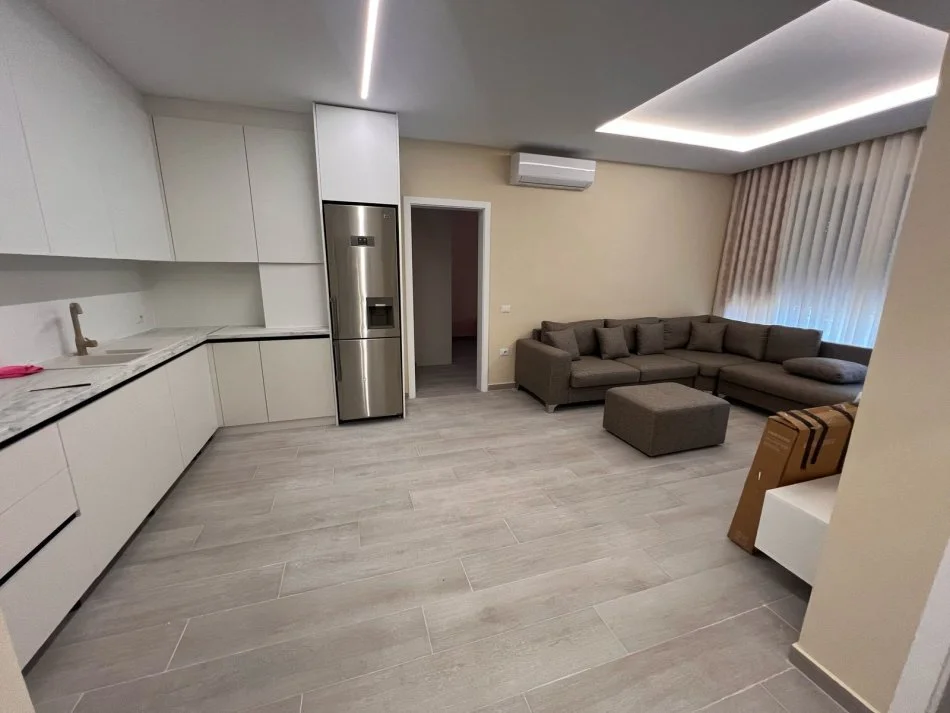 Tirane, jepet me qera apartament 2+1 Kati 3, 106 m² 1.200 € (Liqeni i Thate)