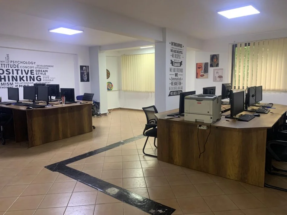 Tirane, jepet me qera zyre Kati 0, 120 m² 900 € (Ndre Mjeda)