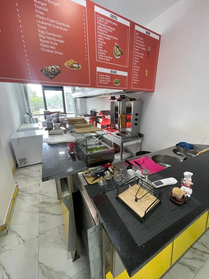 Tirane, jepet me qera ambjent biznesi Kati 0, 75 m² 1.600 € (Lake View)