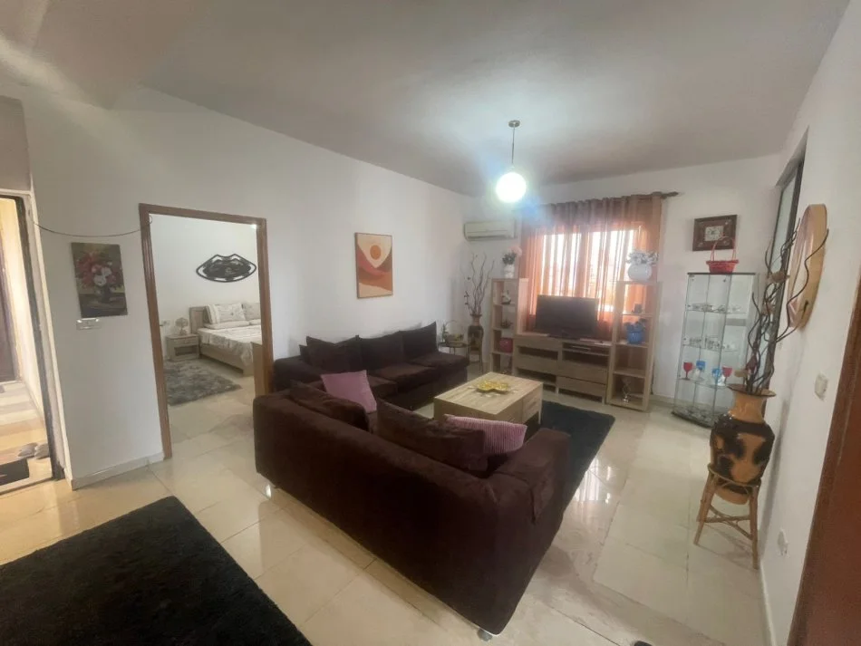 Tirane, jepet me qera apartament 3+1+Ballkon Kati 4, 130 m² 700 € (Rruga Bardhyl)