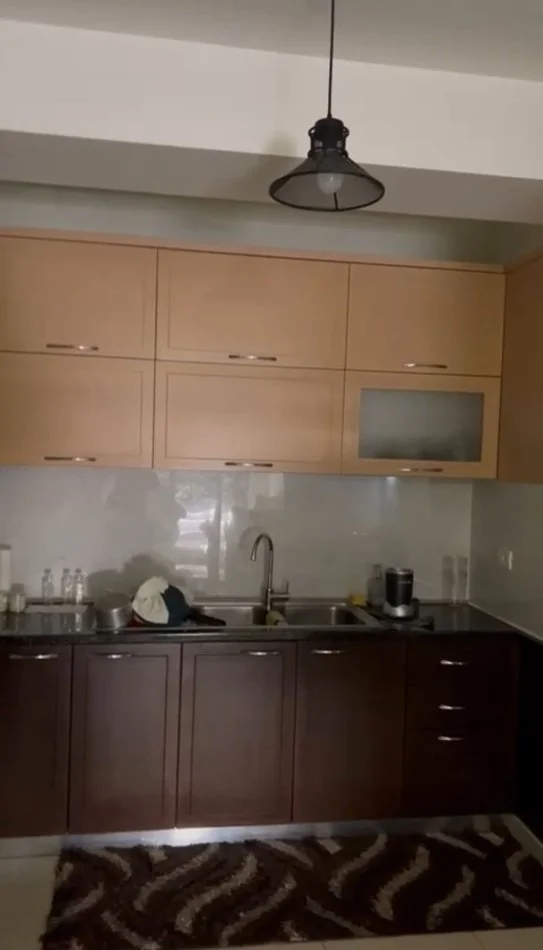 Tirane, jap me qera apartament 1+1+Ballkon Kati 5, 76 m² 600 € (Vasil Shanto, afer KESH)