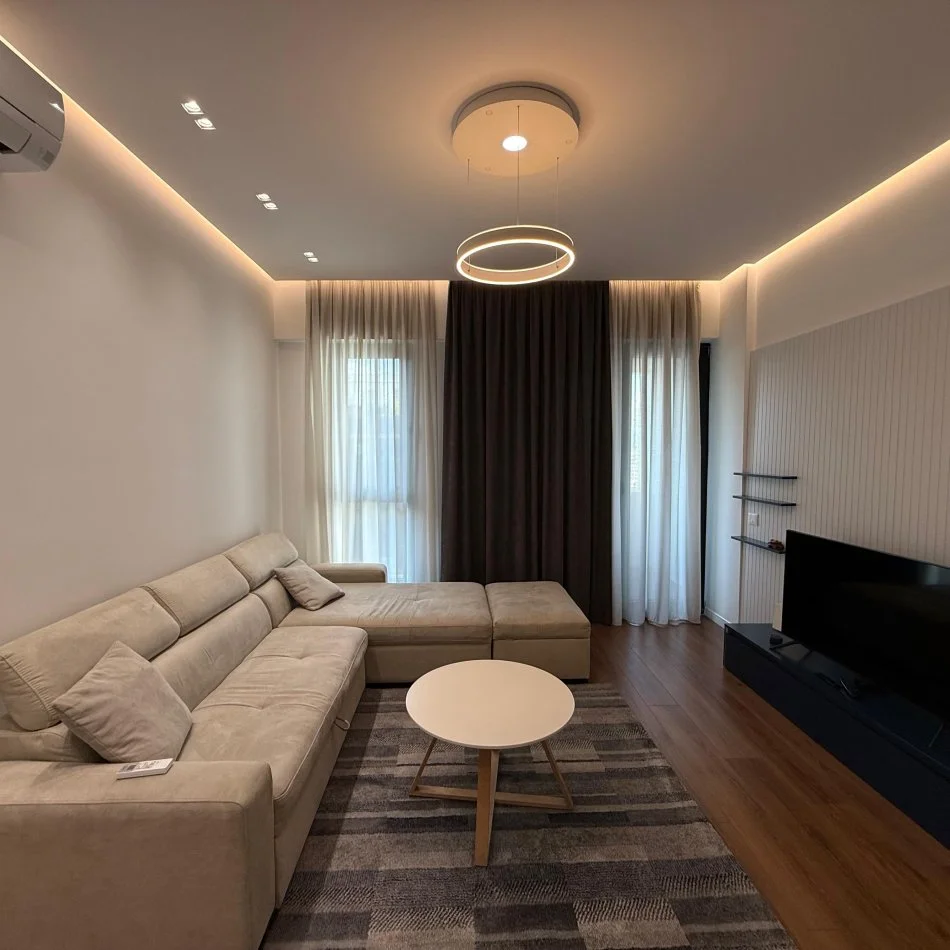 Tirane, jepet me qera apartament 1+1 Kati 6, 70 m² 800 € (Kompleksi Square 21)