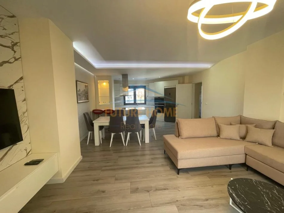 Tirane, jepet me qera apartament 2+1+Aneks+Ballkon Kati 5, 155 m² 1.500 € (qender)