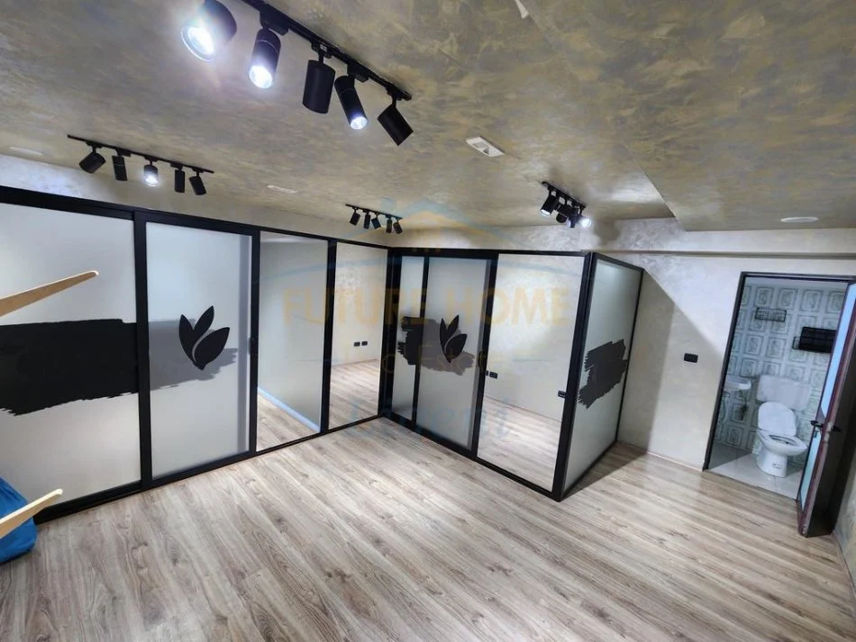 Tirane, jepet me qera dyqan Kati 0, 40 m² 500 € (sheshi willson)