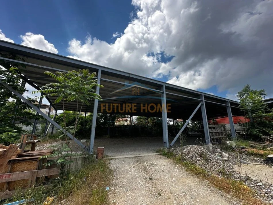 Tirane, jepet me qera magazine Kati 0, 2.070 m² 2.000 € (ish dogana)