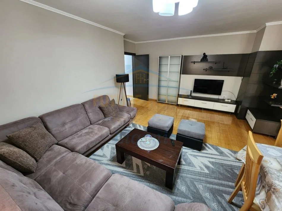 Tirane, jepet me qera apartament 2+1+Aneks+Ballkon Kati 5, 96 m² 1.000 € (stadiumi air albania)