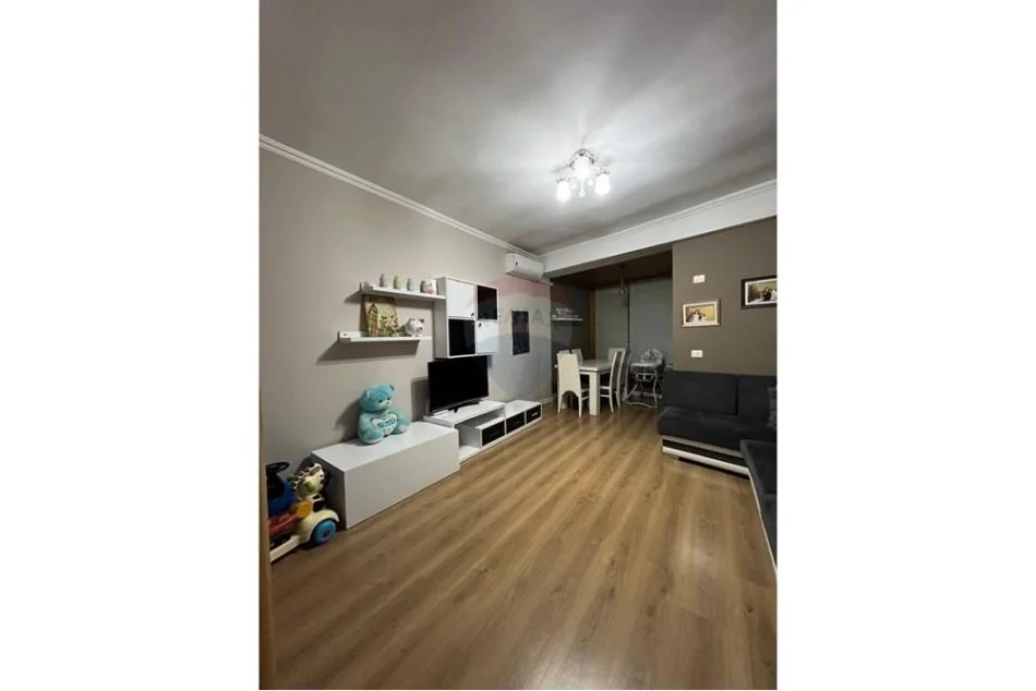 Tirane, jepet me qera , 80 m² 550 € (Kompleksi Fratari Astir)