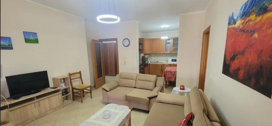 Tirane, jepet me qera apartament 3+1 Kati 5, 120 m² 900 € (Myslym Shyri)