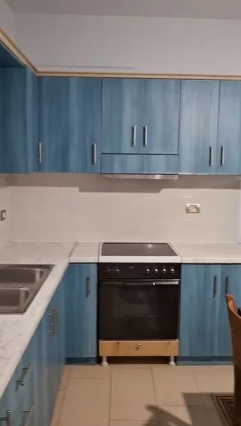 Tirane, jepet me qera apartament 1+1 Kati 1, 65 m² 300 € (Yzberisht)