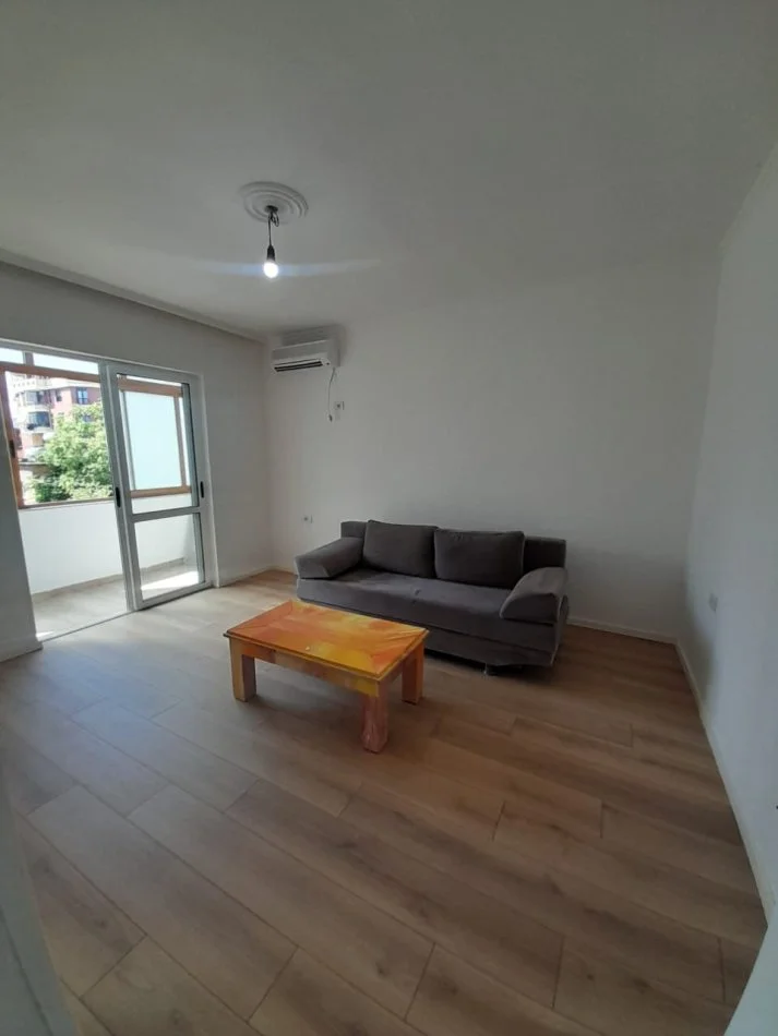 Tirane, jepet me qera apartament 1+1 Kati 4, 52 m² 400 € (21 Dhjetori)