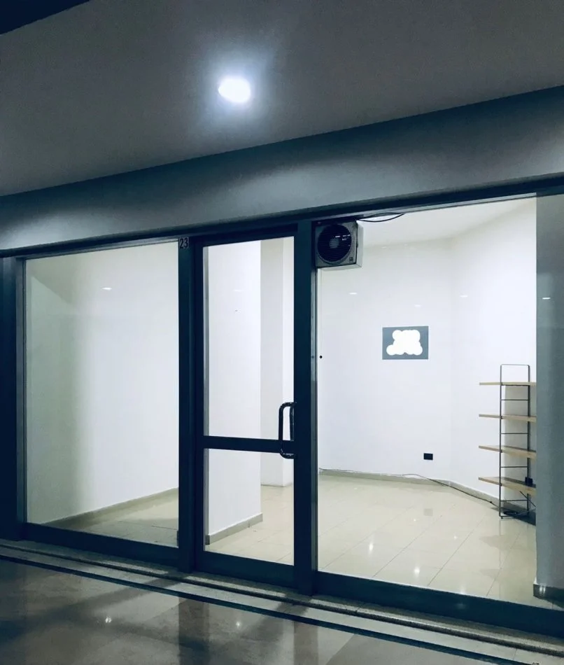 Tirane, jepet me qera dyqan Kati 0, 33 m² 600 € (Qender)