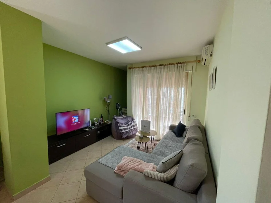 Tirane, jepet me qera apartament 1+1 Kati 3, 62 m² 600 € (Selvia)