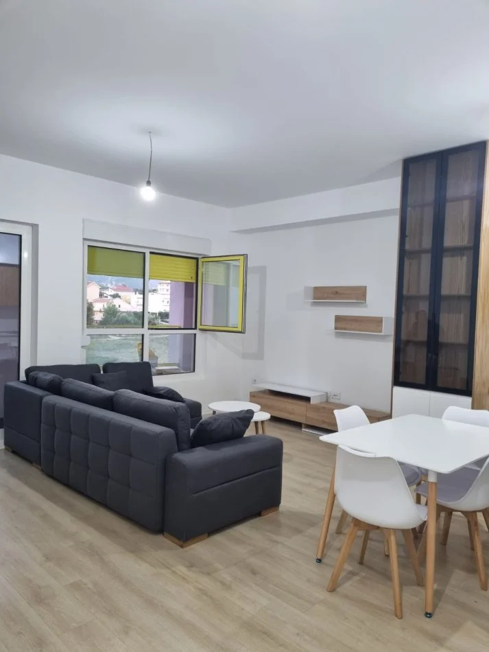 Tirane, jepet me qera apartament 2+1 Kati 3, 85 m² 500 € (Ali Demi)